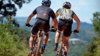 40 Fingers em Curitiba: quatro violões, uma avalanche de emoções