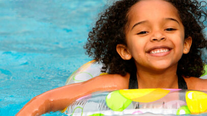 7 dicas de como proteger os seus filhos em piscinas de hotéis e de resorts