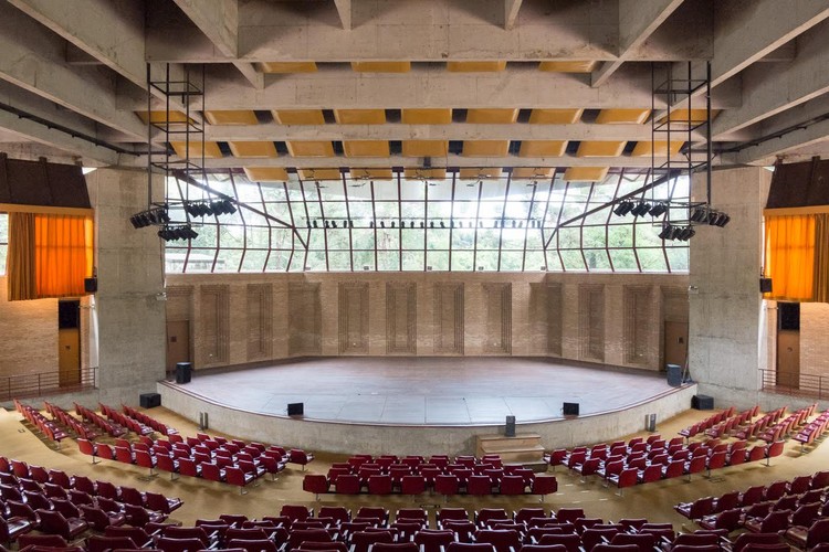 Auditório Cláudio Santoro o que fazer em Campos do Jordão com chuva