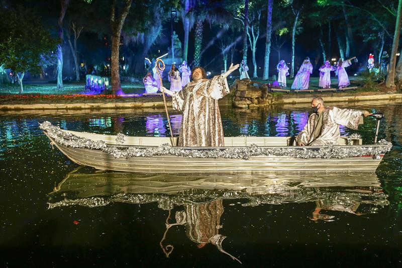 Magia de Natal, Desconto Especial e Conforto: São Carlos te Espera!