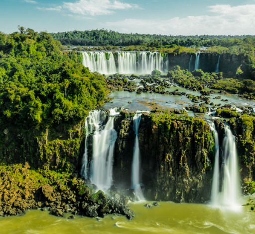 Foz do Iguaçu: Onde as Águas Dançam e a Economia Floresce