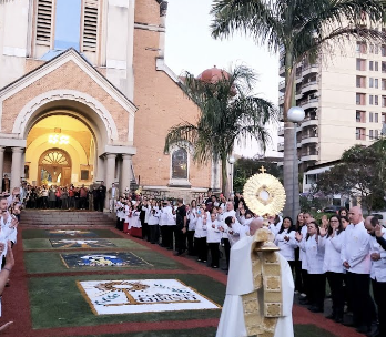 Celebre o Corpus Christi com Diversão e Economia em Poços de Caldas!