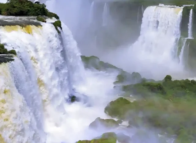 Aventura Sob o Céu Aberto: Descubra Foz do Iguaçu de Forma Inesquecível!