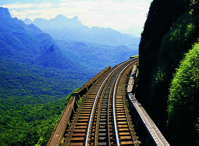 O passeio de trem de Curitiba até Morretes.