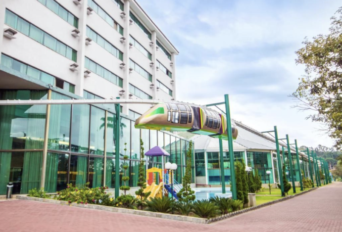 Espumante na Mão e Zero Preocupação: Dia da Mulher é no Thermas!