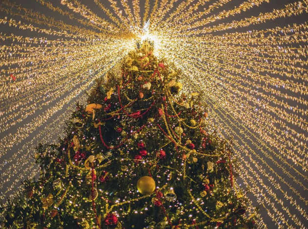 Natal Poços de Luz 2025: O Brilho que Redesenha o Jeito de Caminhar por Poços