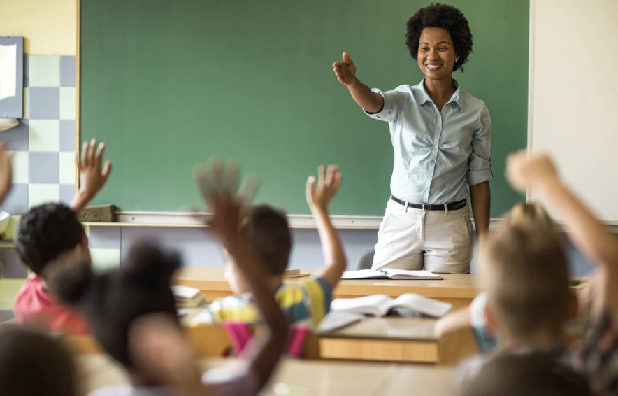 Stand Up Professoras na Fila do Divã em Porto Alegre: Comédia e Reflexão Sobre a Realidade Docente